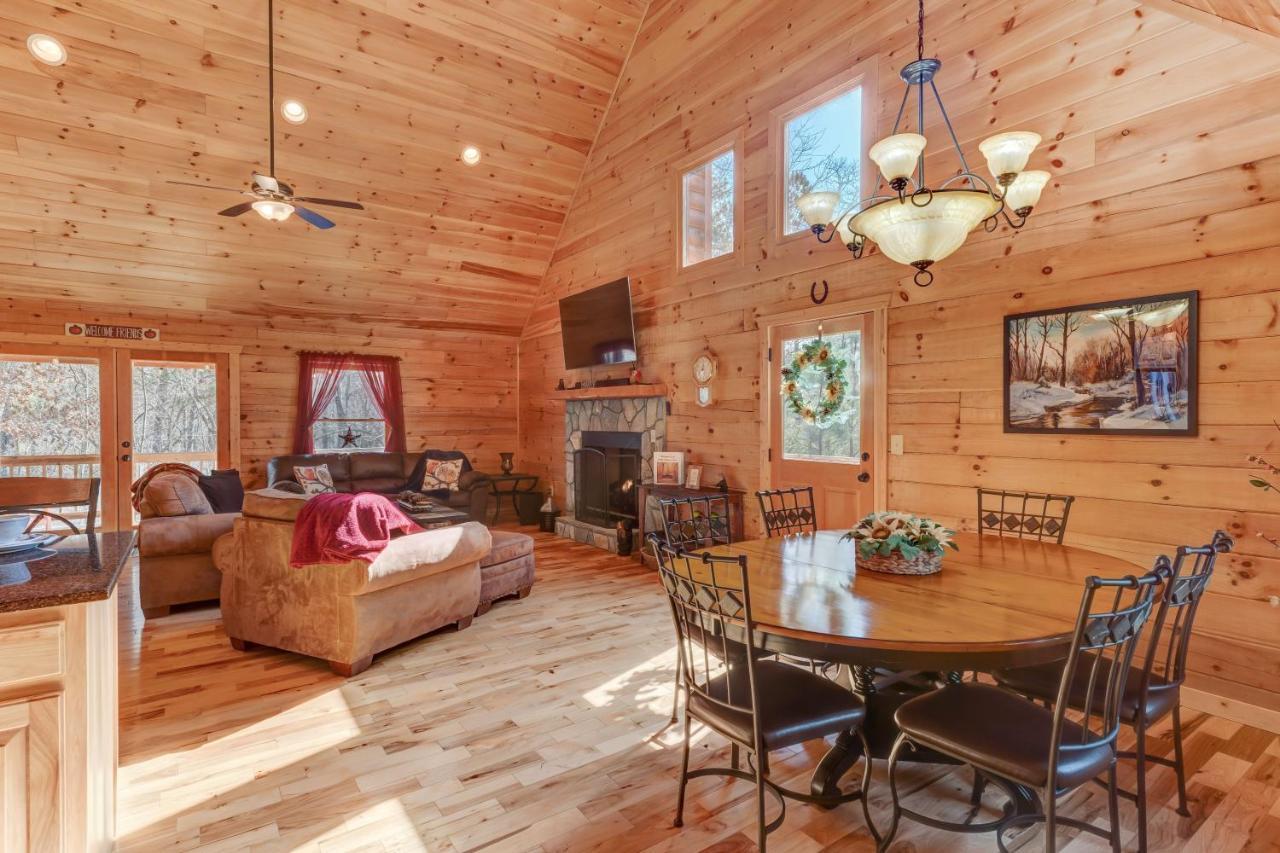 Hot-Tub 6 Seater, Fire-Pit, Master King Bed, Wineries, Pickleball, Resort Amenities Ellijay Bagian luar foto