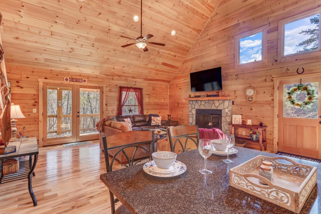 Hot-Tub 6 Seater, Fire-Pit, Master King Bed, Wineries, Pickleball, Resort Amenities Ellijay Bagian luar foto